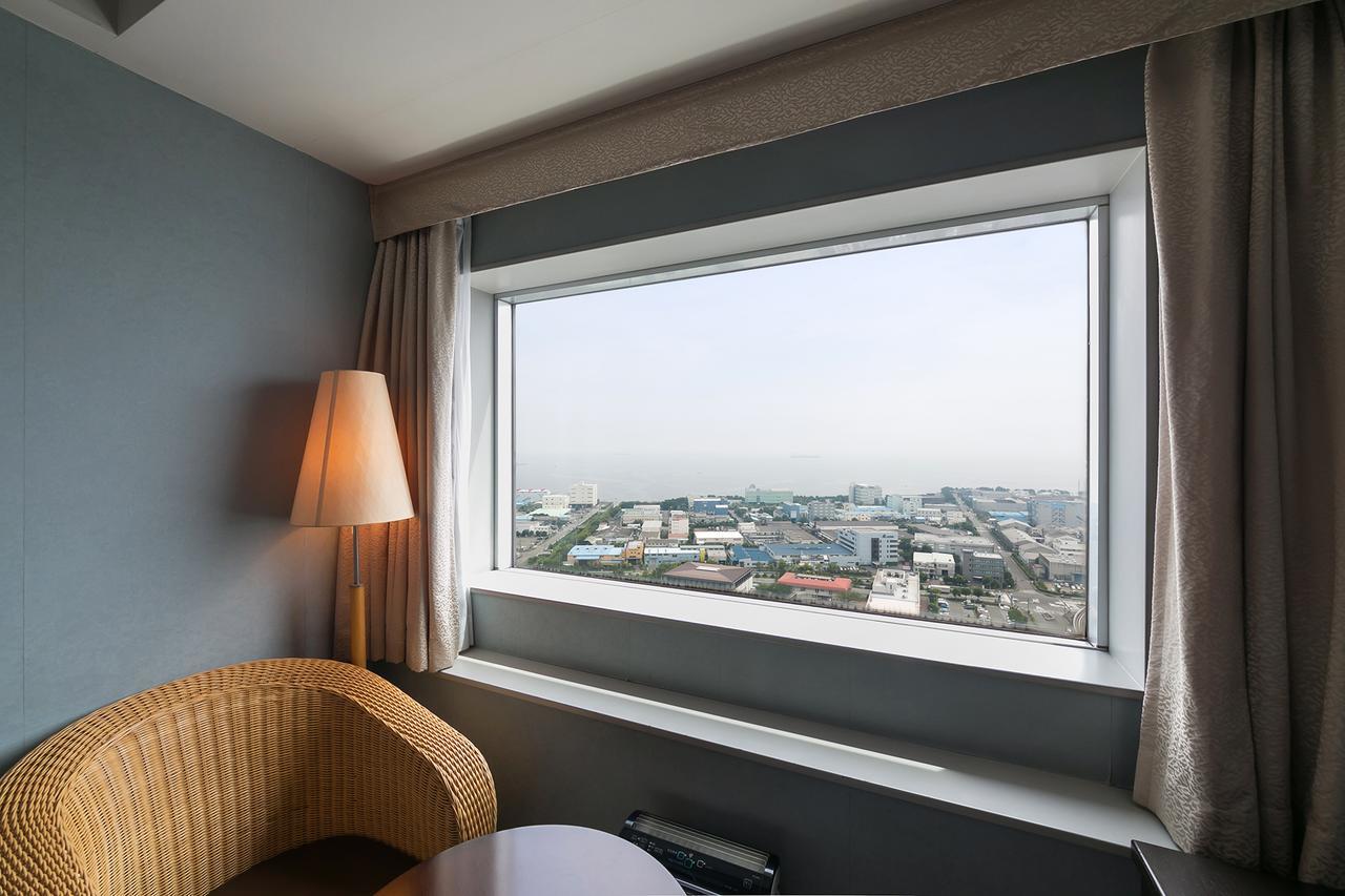 Yokohama Techno Tower Hotel Exterior foto